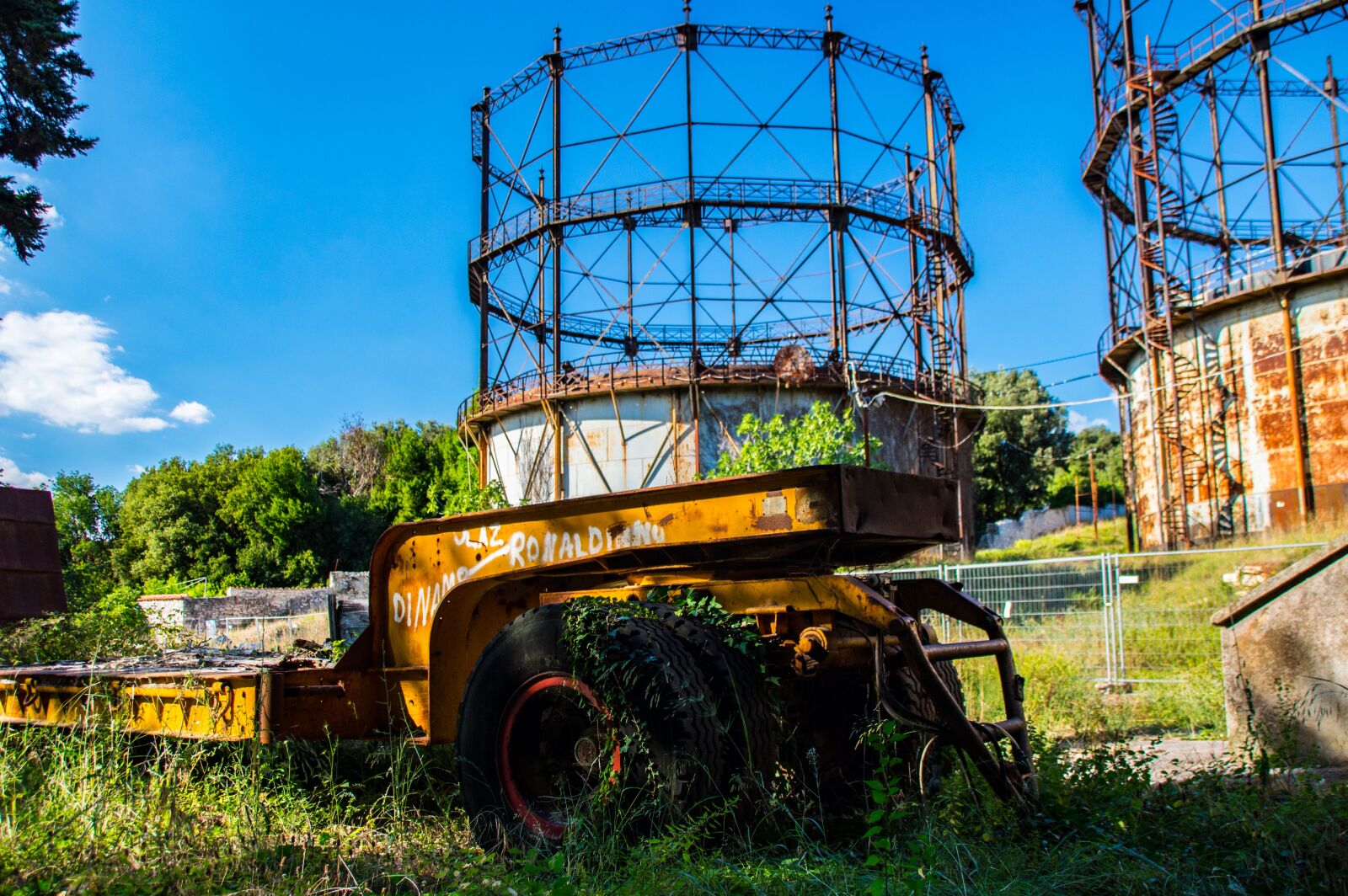 Nikon D3200 sample photo. Trailers, low-bed trailer, old photography