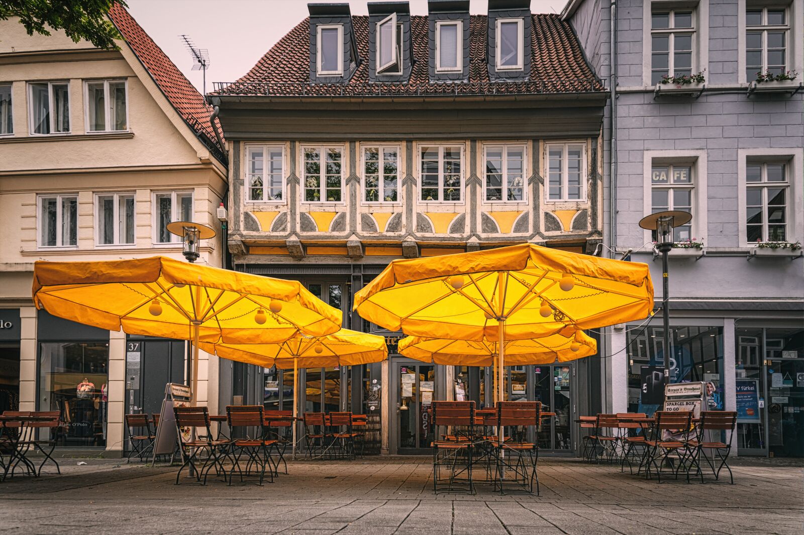 Nikon Z6 sample photo. City, downtown, beer garden photography