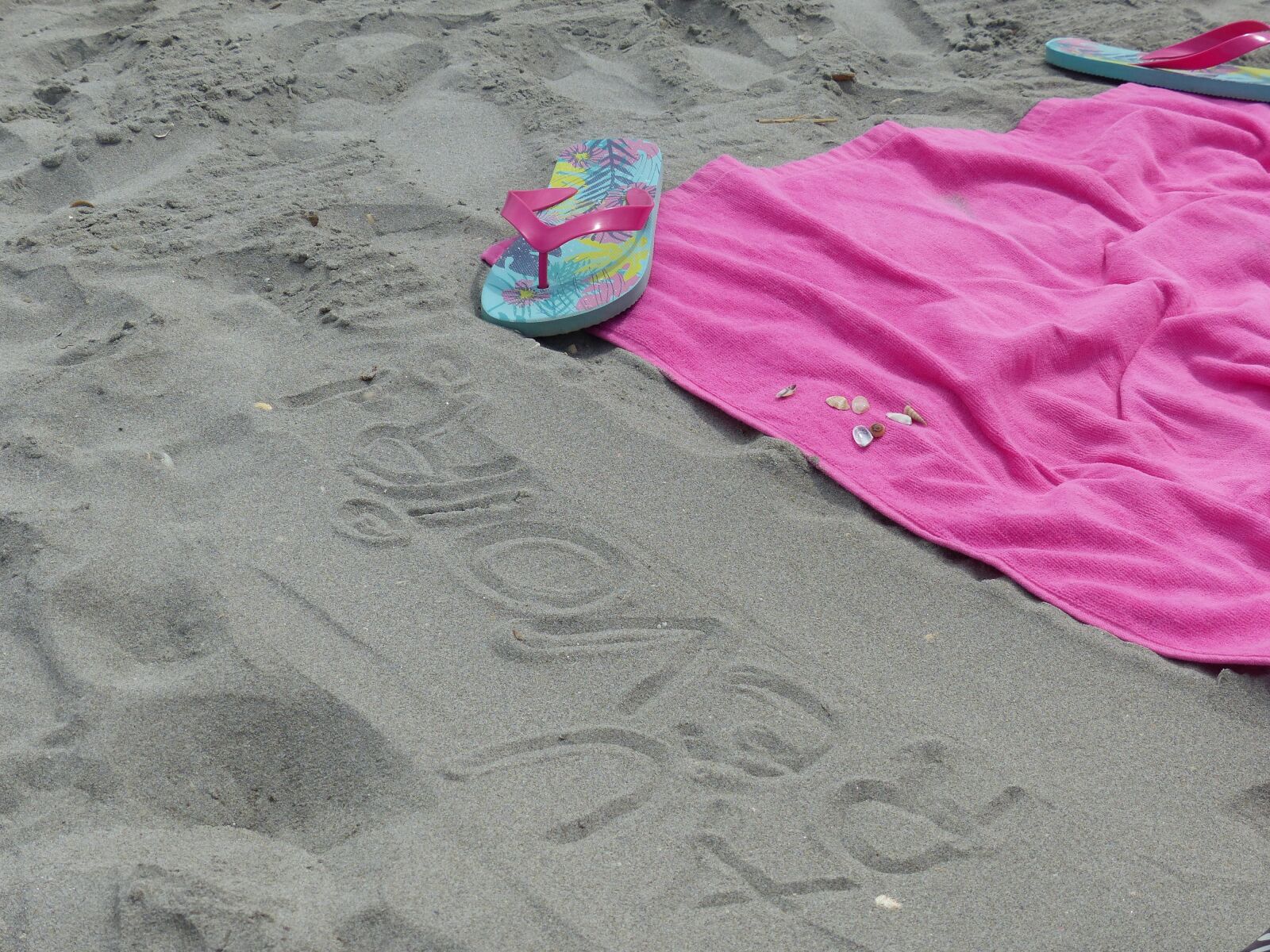 Panasonic Lumix DMC-FZ200 sample photo. Sand, beach, idleness photography