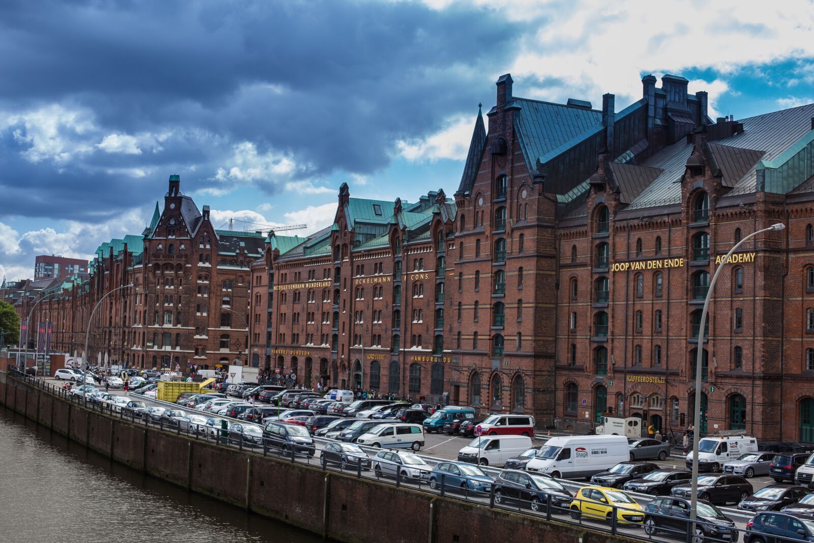 Canon EOS 6D + Canon EF 50mm F1.4 USM sample photo. Hamburg, old speicherstadt, building photography