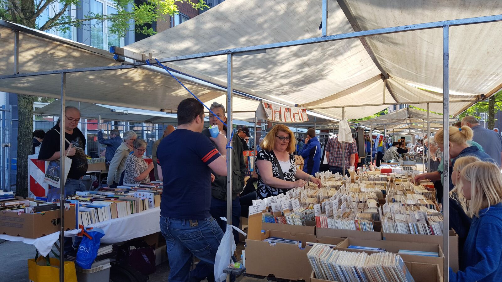 Samsung Galaxy S6 sample photo. Almelo, art market, book photography