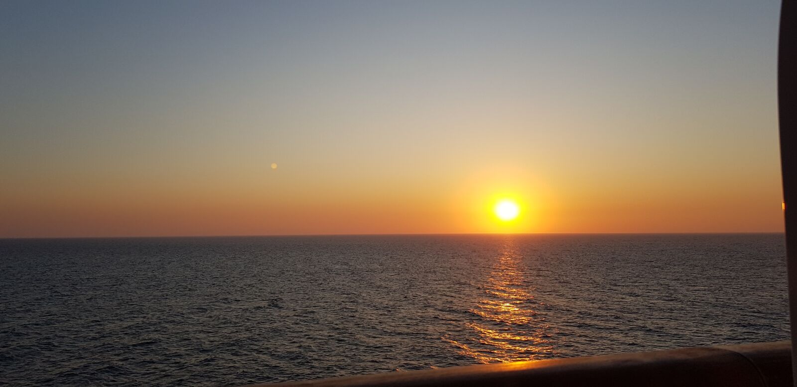 Samsung Galaxy S8 sample photo. Sunset, sea, cruise photography
