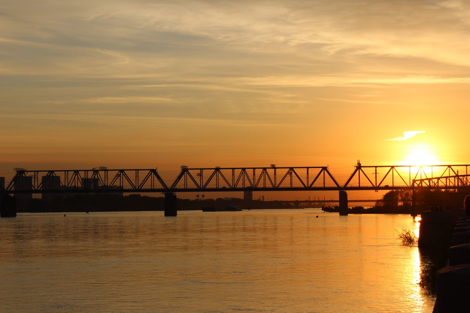 Canon EOS 600D (Rebel EOS T3i / EOS Kiss X5) sample photo. Novosibirsk, bridge, railway photography