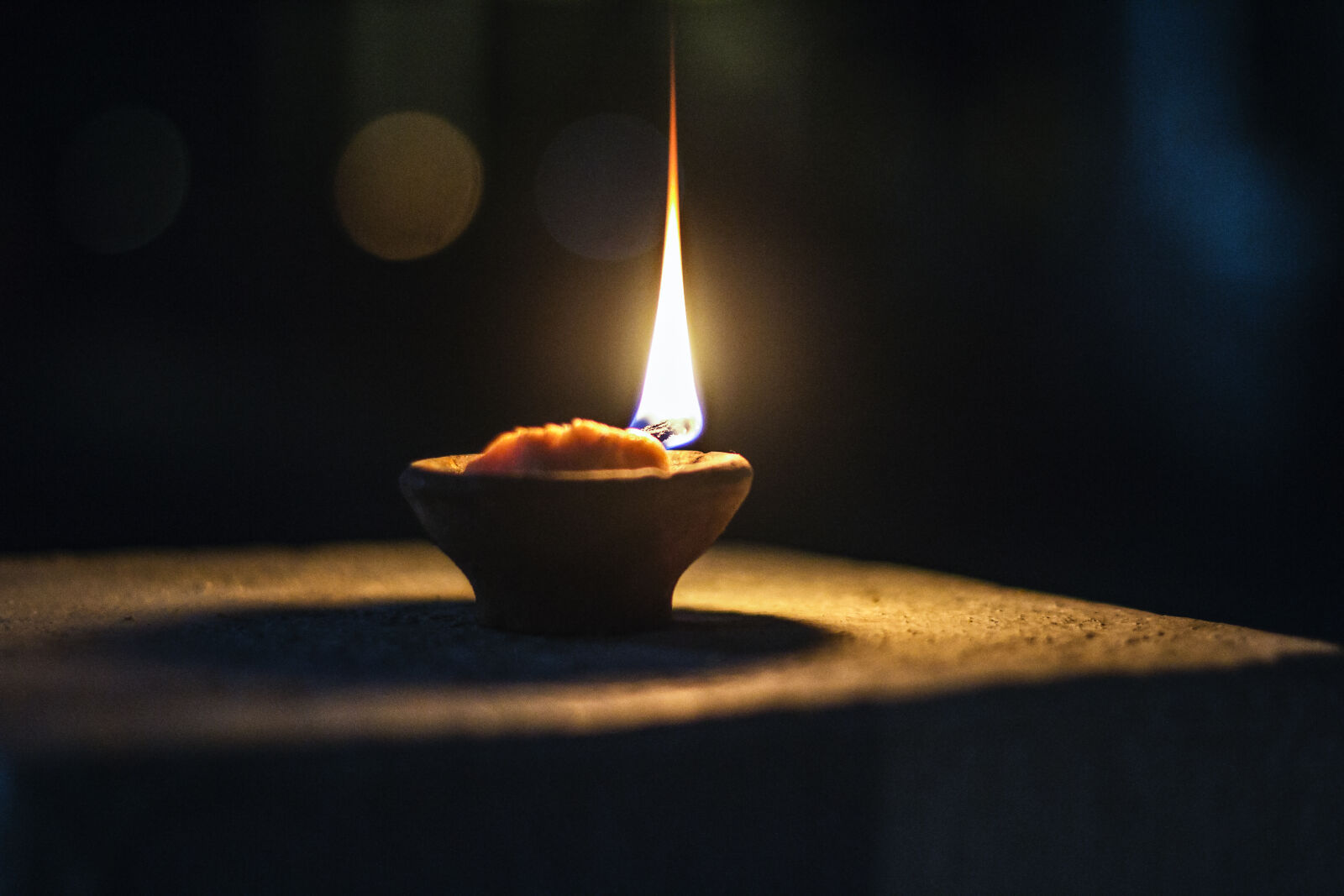 Canon EOS 1200D (EOS Rebel T5 / EOS Kiss X70 / EOS Hi) + Canon EF 50mm F1.8 STM sample photo. Clay, diya, diwali, festival photography