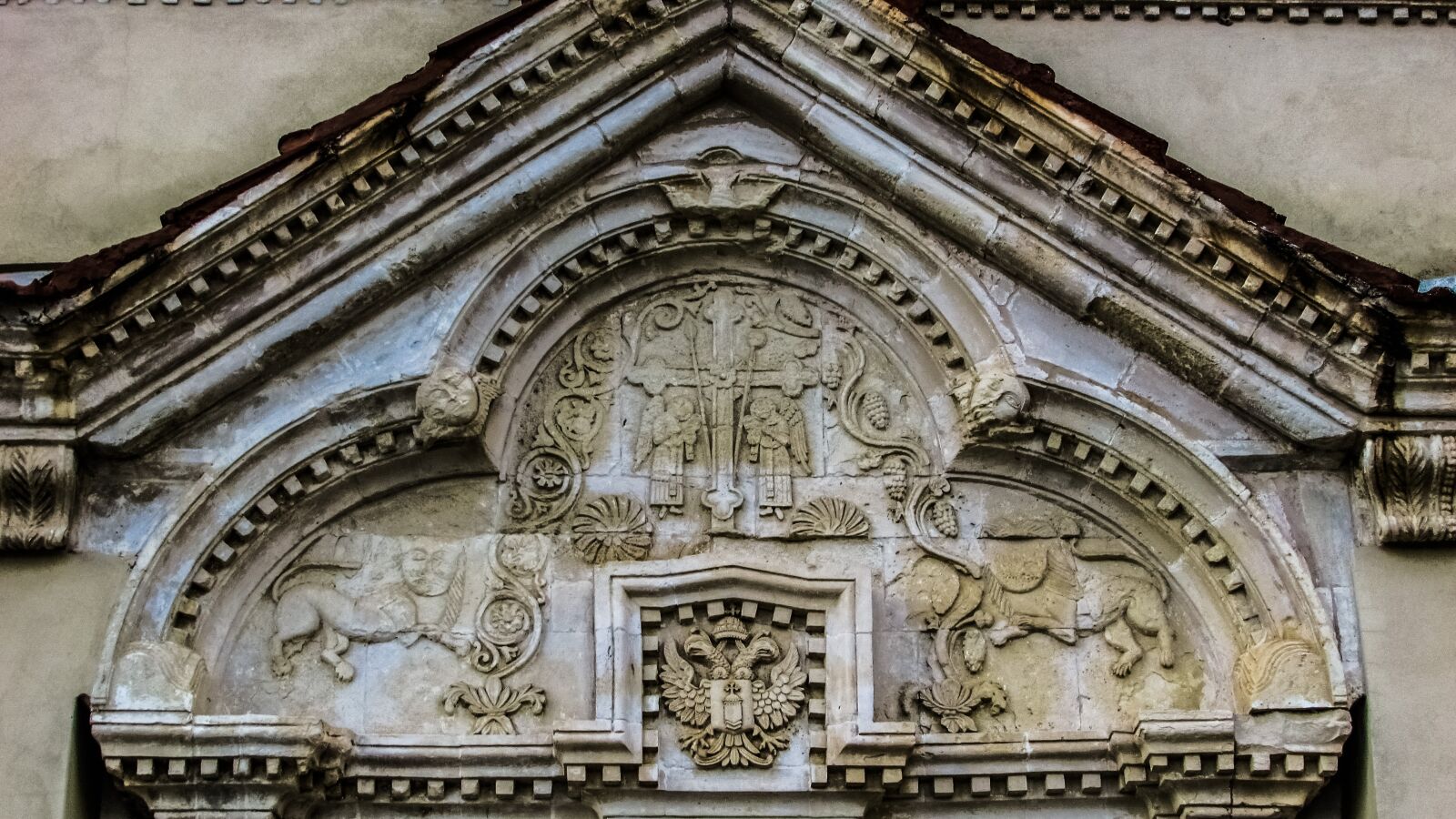 Canon PowerShot SX400 IS sample photo. Lintel, engraved, old photography