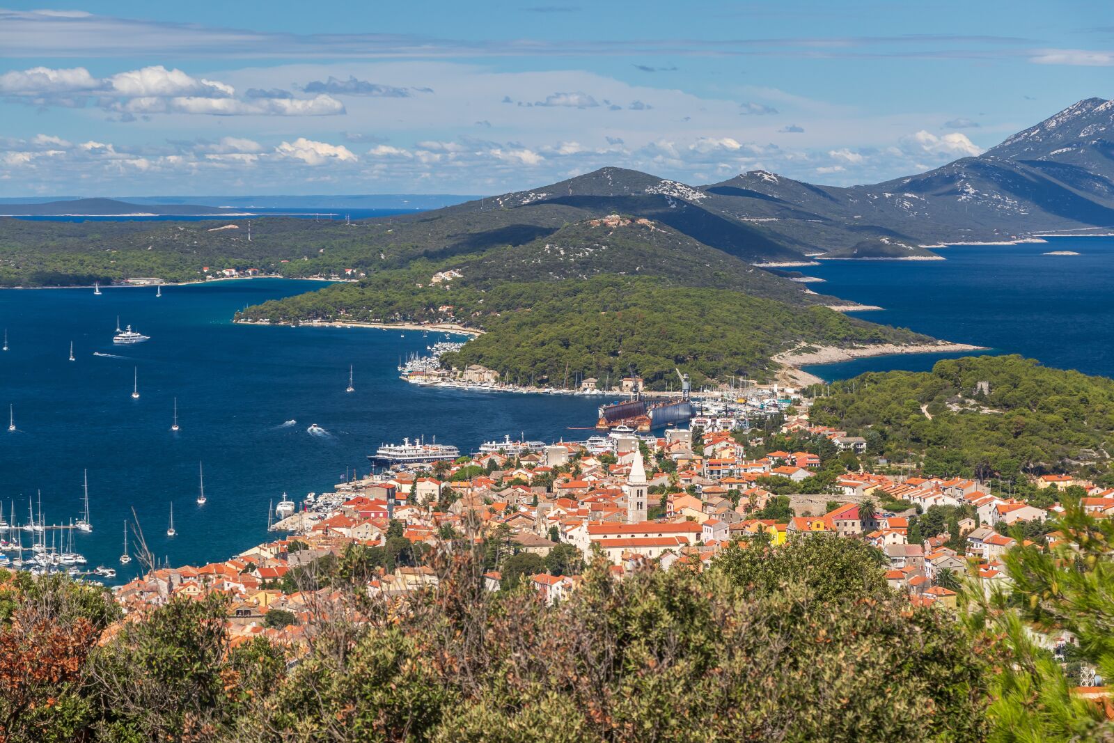 Canon EF-S 18-135mm F3.5-5.6 IS USM sample photo. Seascape, islands, mountains photography