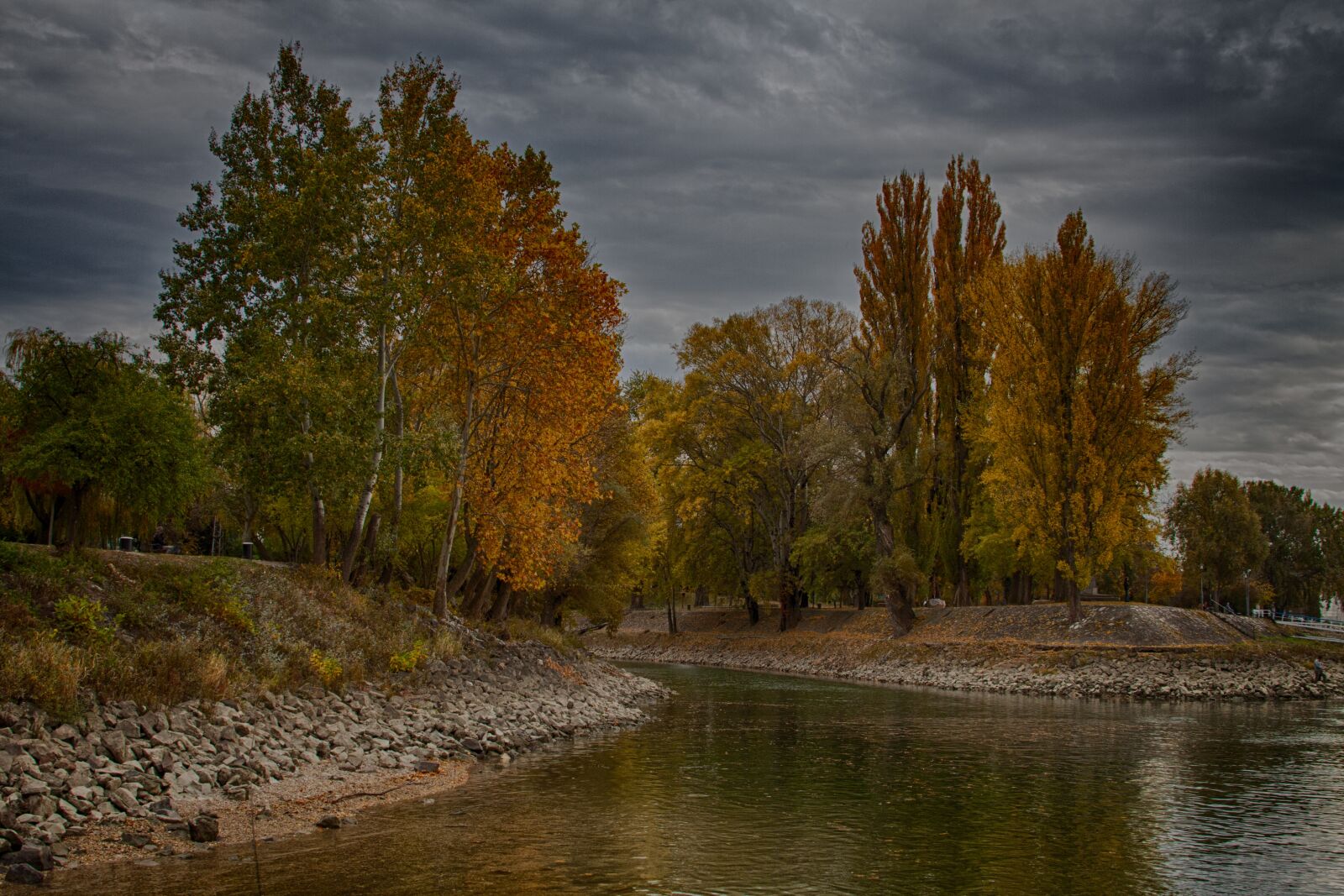 Canon EF 28-135mm F3.5-5.6 IS USM sample photo. Esztergom, danube, river photography