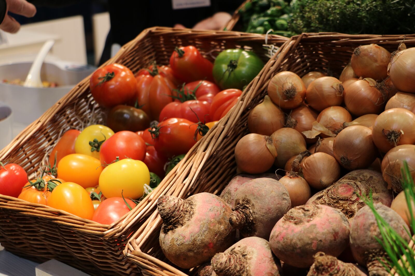 Canon EOS 750D (EOS Rebel T6i / EOS Kiss X8i) sample photo. Fruit, vegetables, street market photography