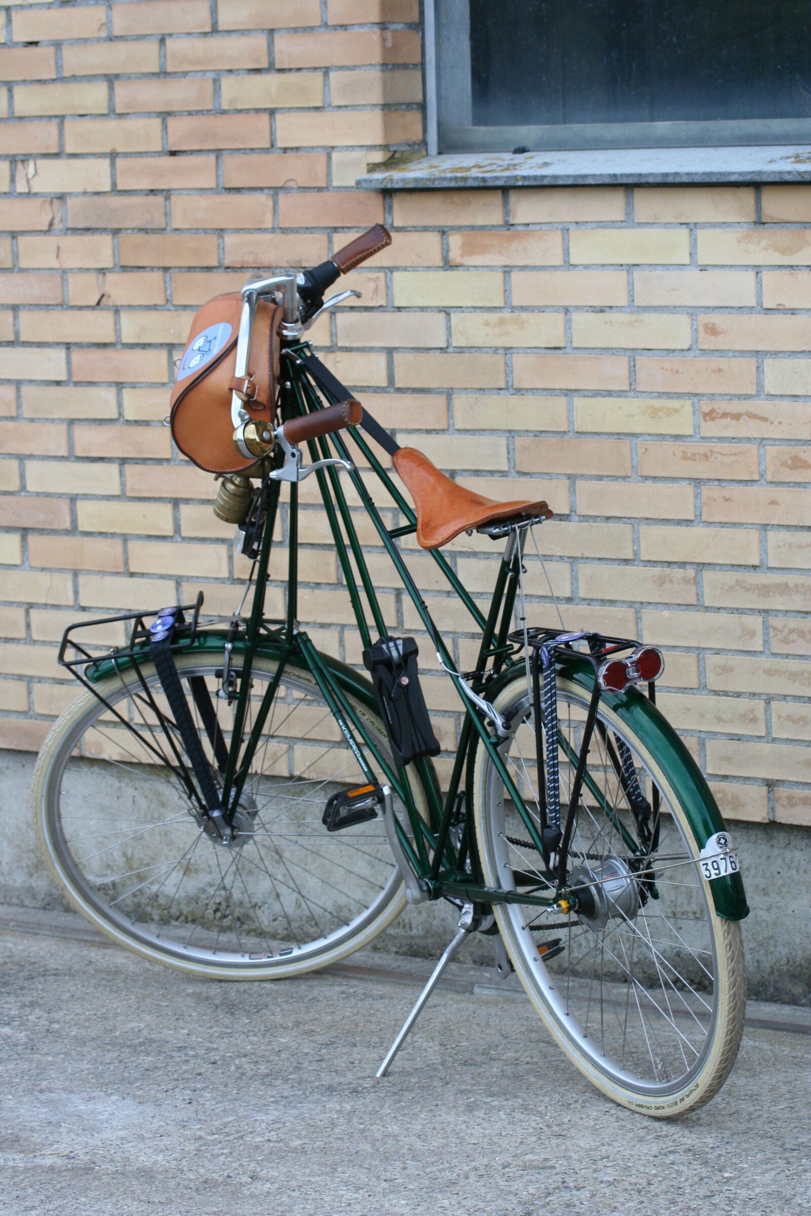 Canon EOS 350D (EOS Digital Rebel XT / EOS Kiss Digital N) sample photo. Velo, bike, suspension saddle photography