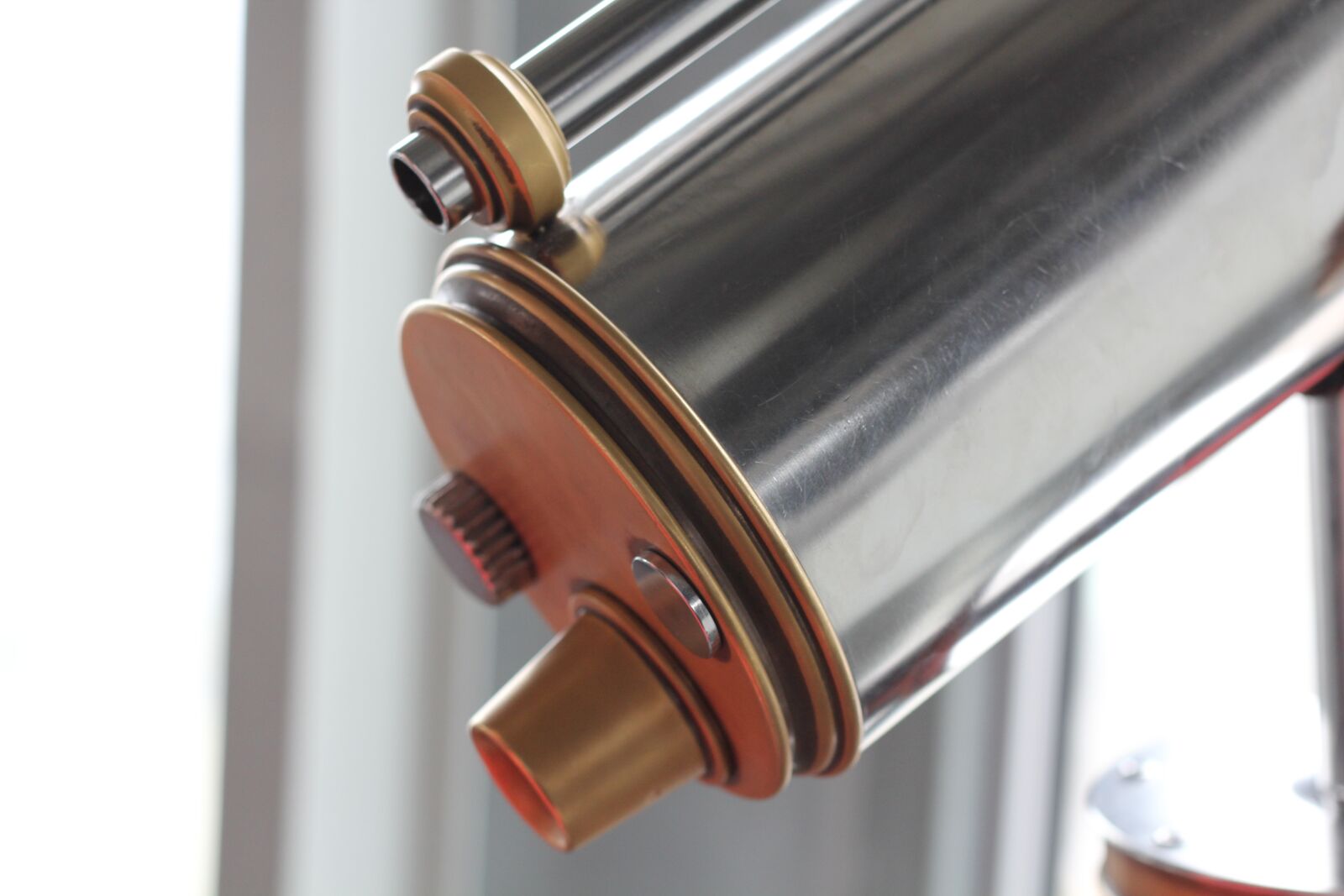 Canon EOS 60D + Canon EF 50mm F1.8 II sample photo. The bezel, metal, tourism photography