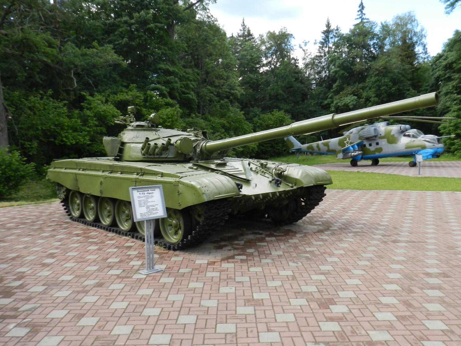 Nikon Coolpix P500 sample photo. War, military, cannon photography