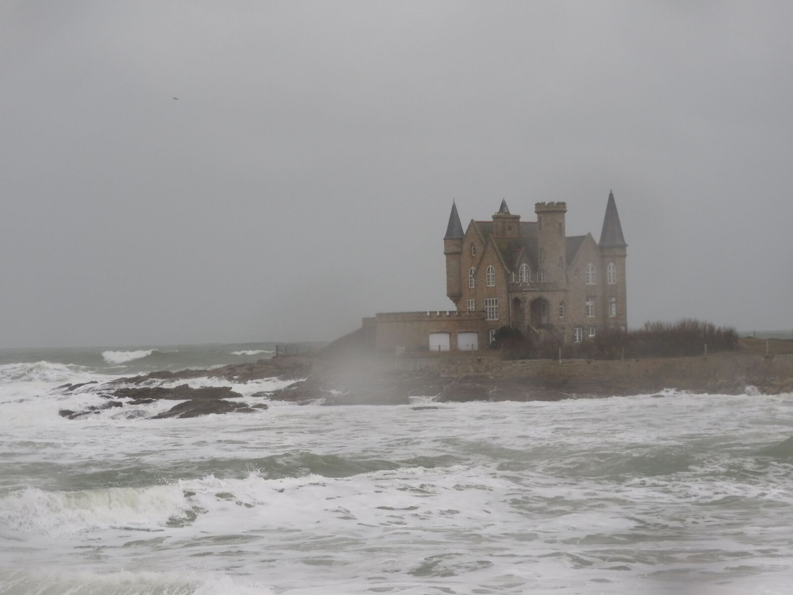 Nikon Coolpix P610 sample photo. Quiberon, castle, sea photography
