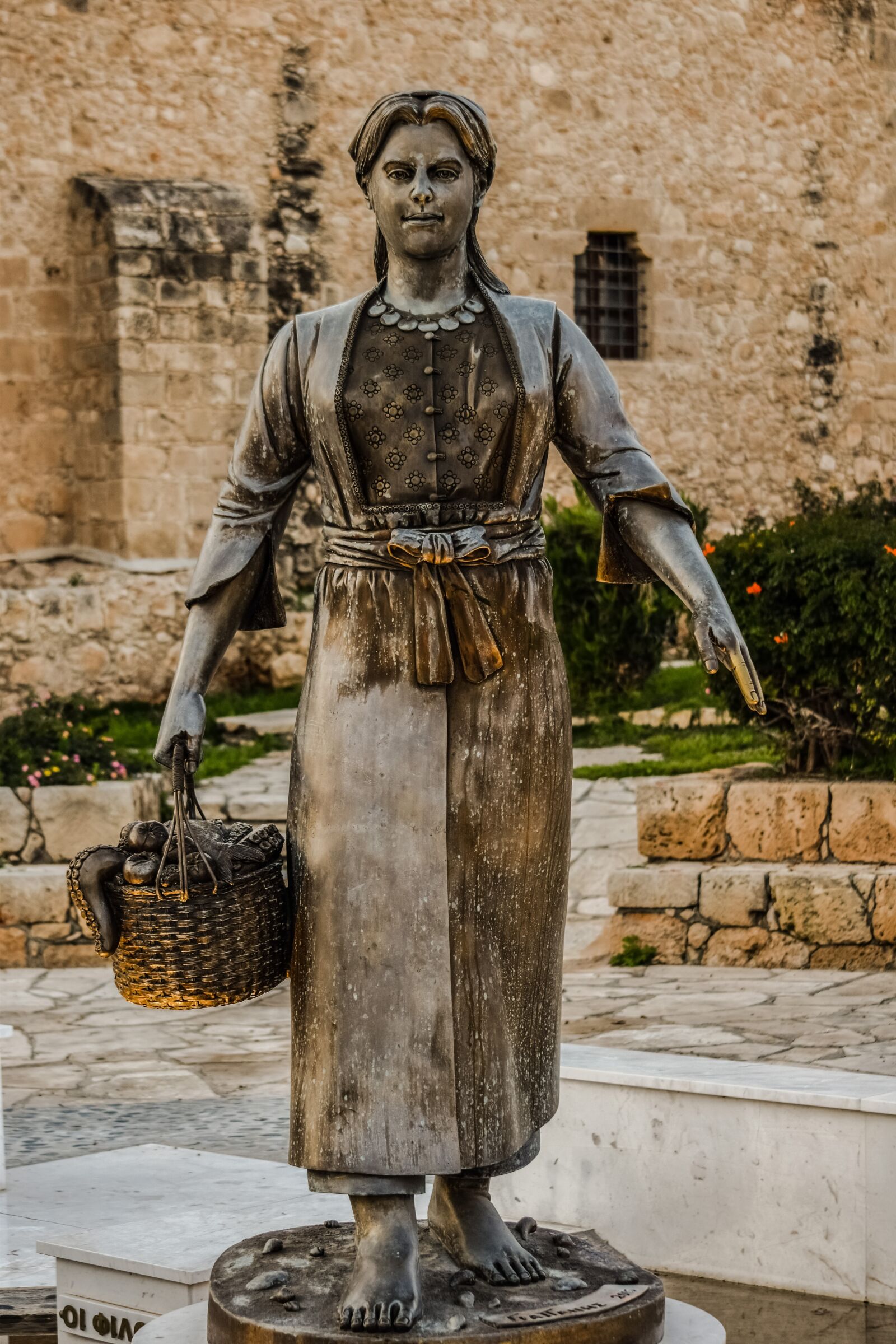 Nikon D3300 sample photo. Fisherman's wife, woman, octopus photography