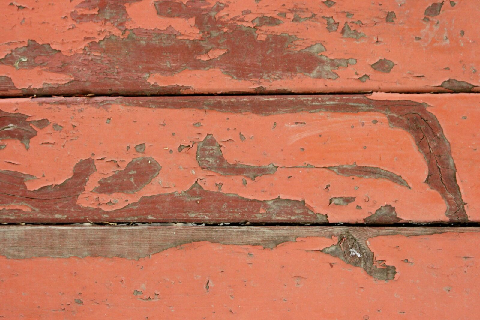 f/4-5.6 IS II sample photo. Peeling paint, red paint photography