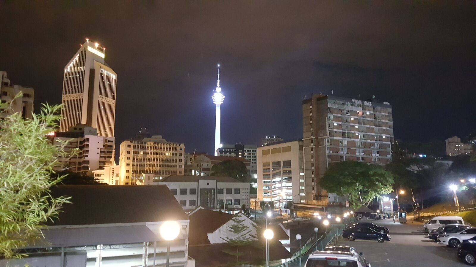 Samsung Galaxy Note5 sample photo. Kl, tower photography