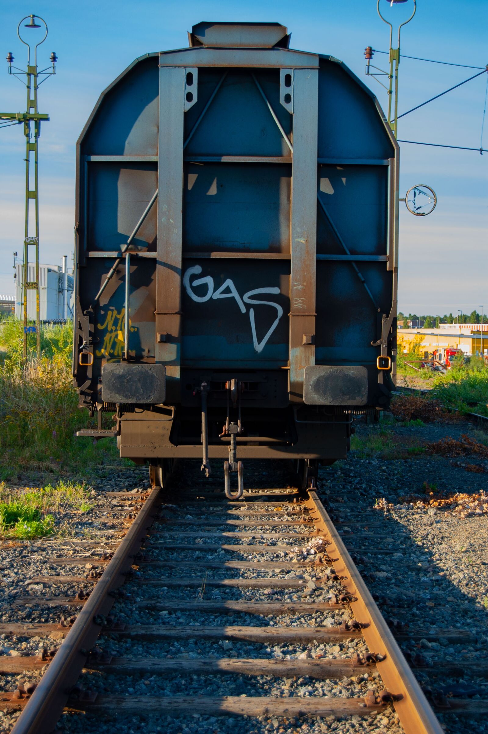 Nikon D40 sample photo. Train, rails, graffiti photography
