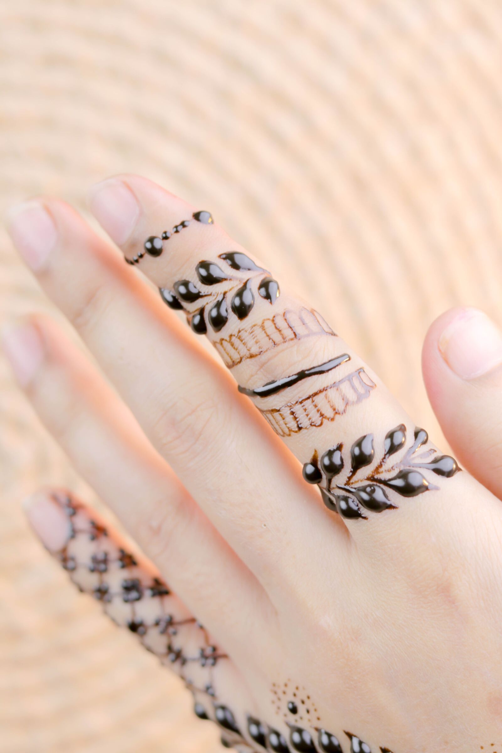 Canon EOS 80D + Canon EF 50mm F1.8 STM sample photo. Henna, hands, mehendi photography