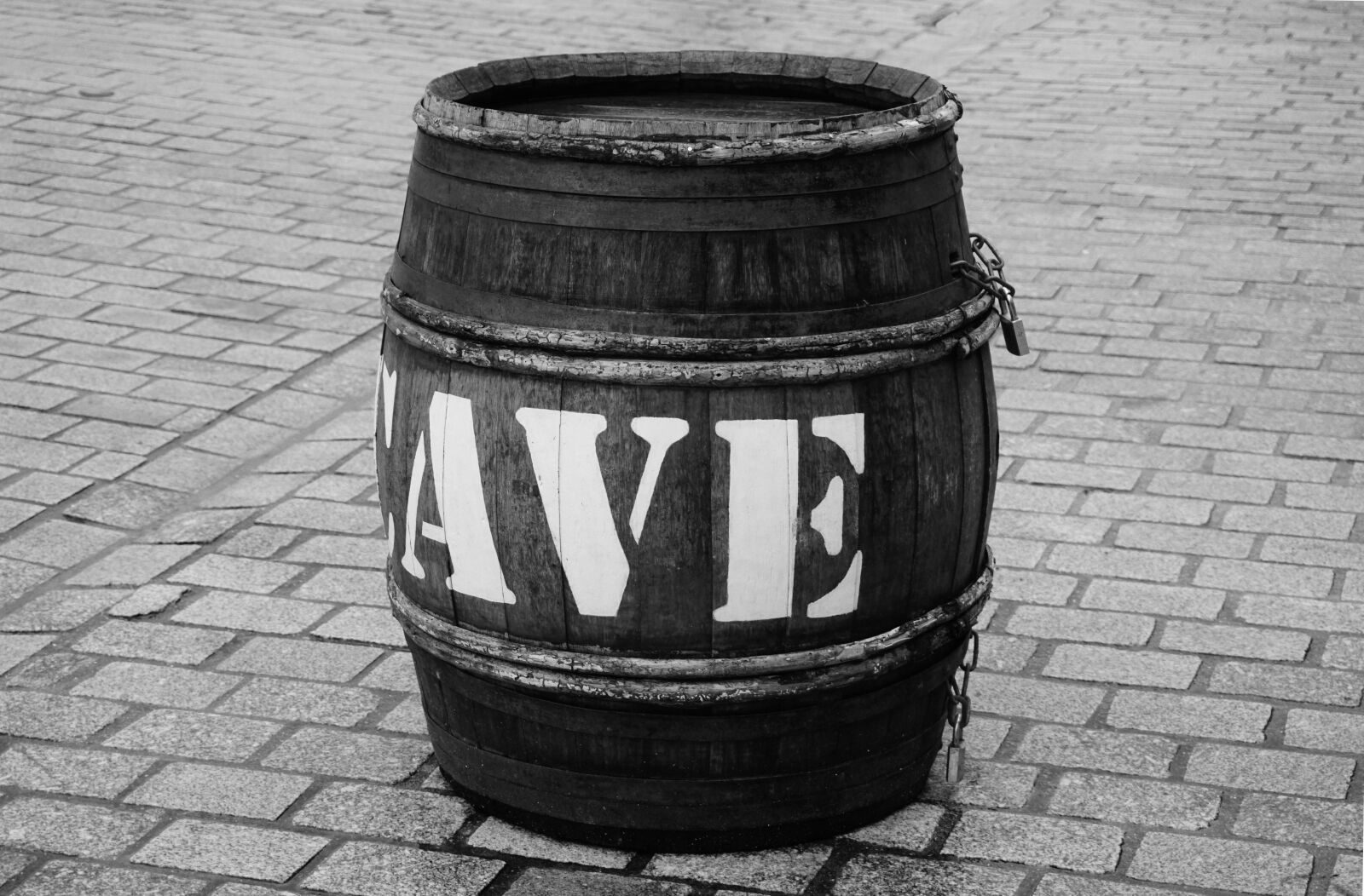 Sony a6000 sample photo. Alcool, bois, cave, chais photography