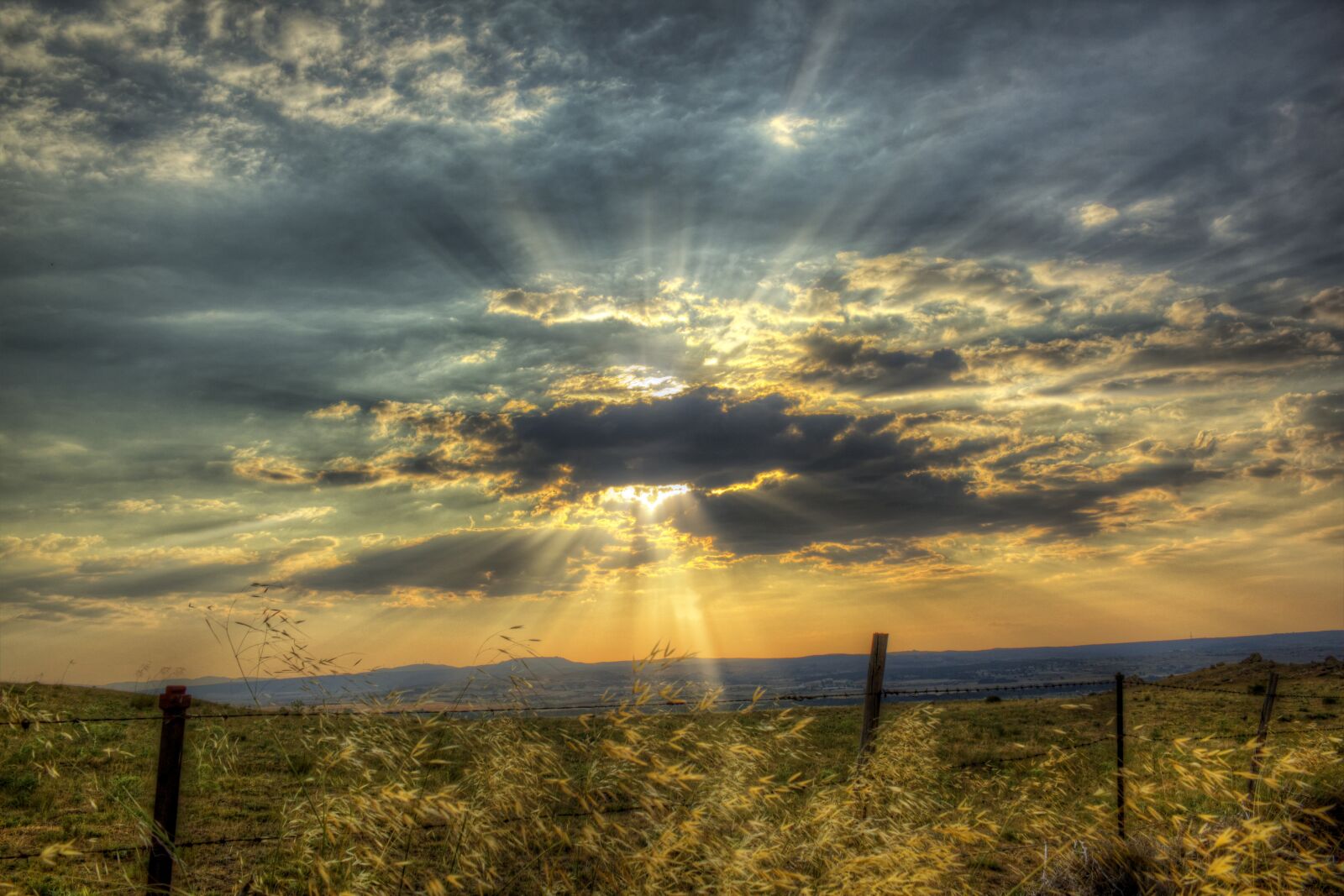 Canon EF-S 18-55mm F3.5-5.6 IS sample photo. Sunset, sky, clouds photography