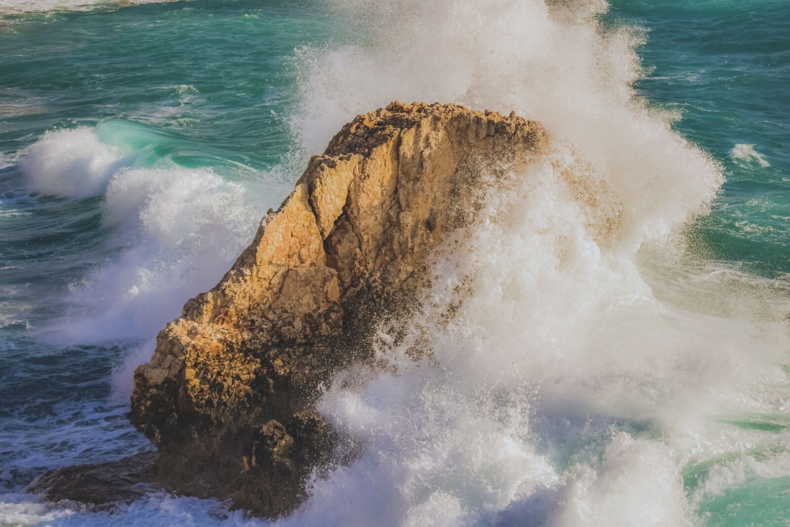 Nikon D3300 sample photo. Rock, wave, smashing photography
