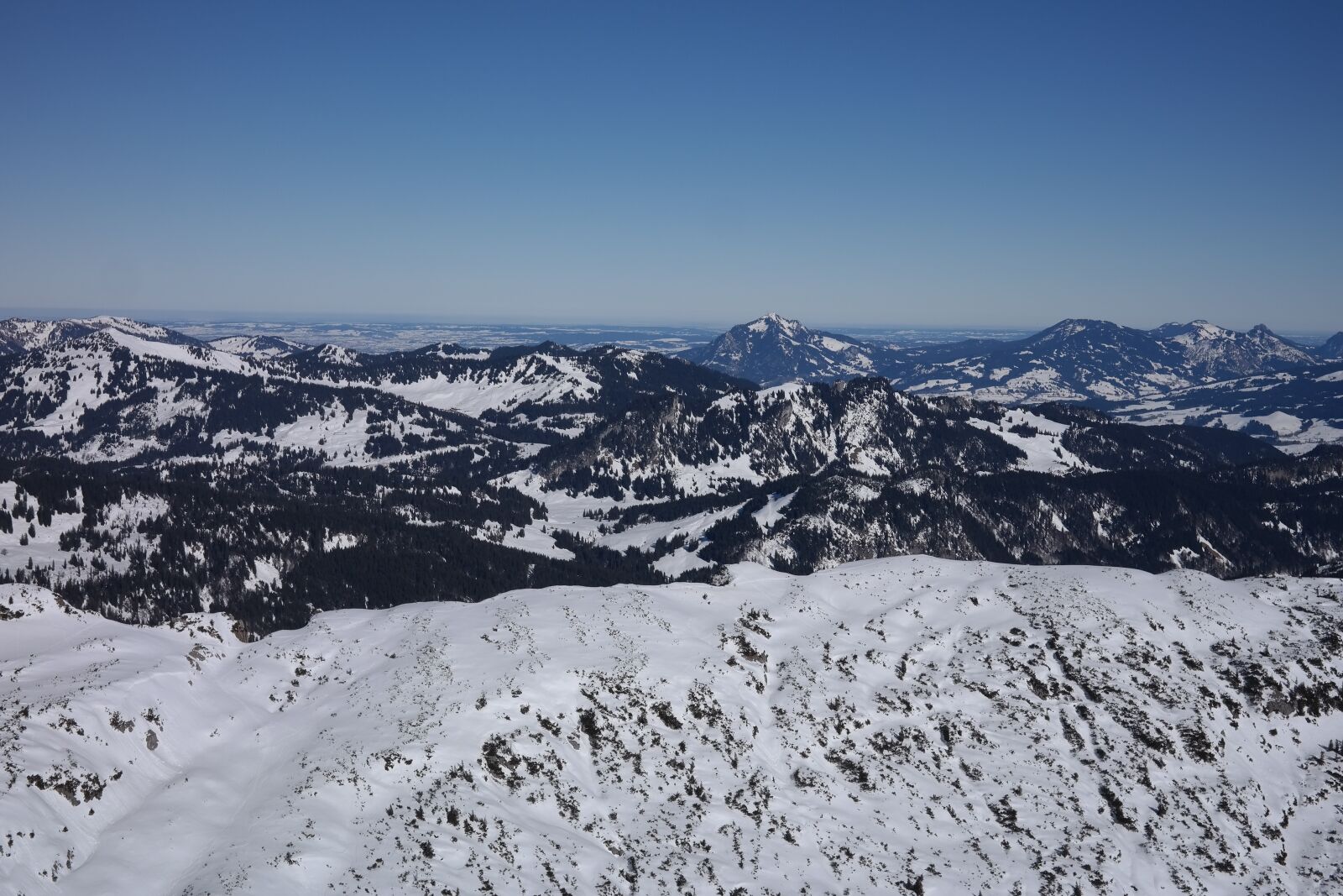 Samsung NX300 sample photo. Backcountry skiiing, greened, ski photography