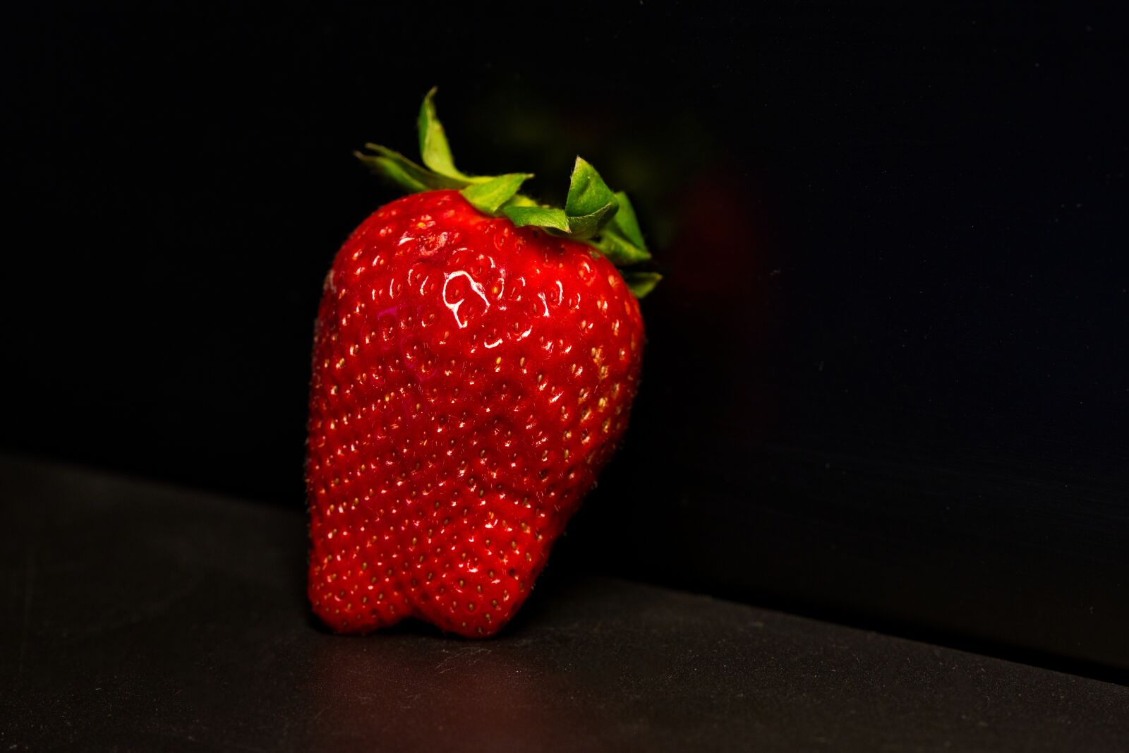 Fujifilm XF 16-55mm F2.8 R LM WR sample photo. Strawberries, fruit, foodstuffs photography