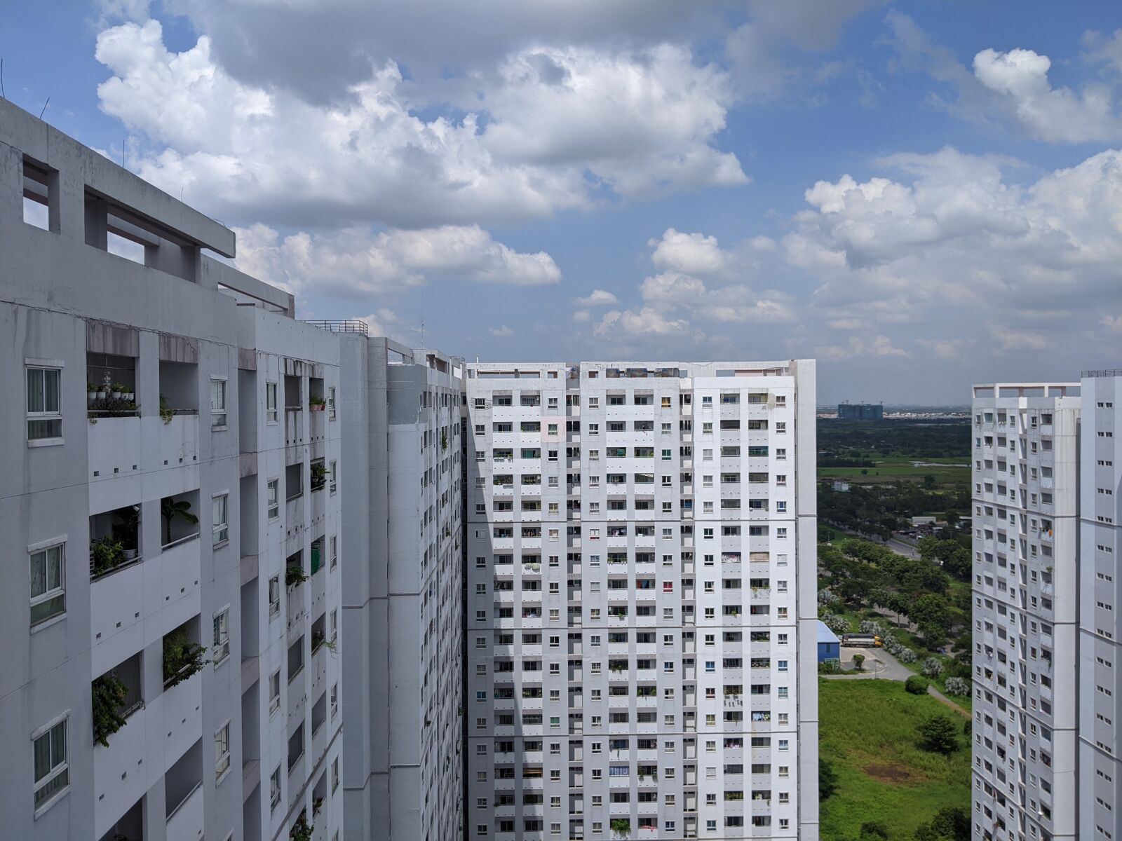 Google Pixel 3a XL sample photo. Condominium, high-rise, sunny noon photography