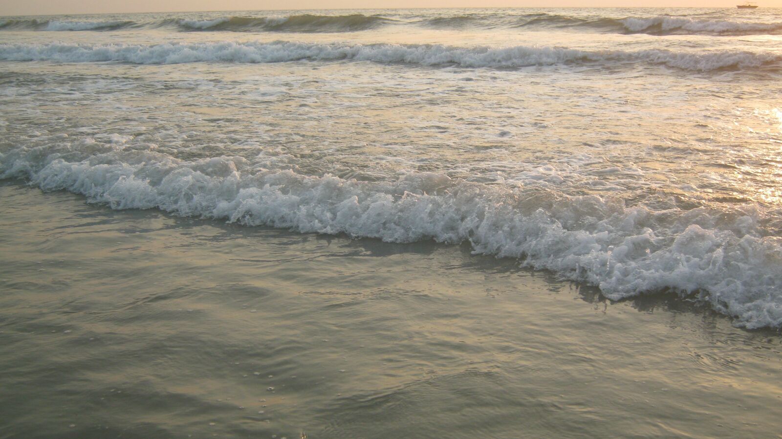 Canon PowerShot A800 sample photo. Shore, sand, river photography