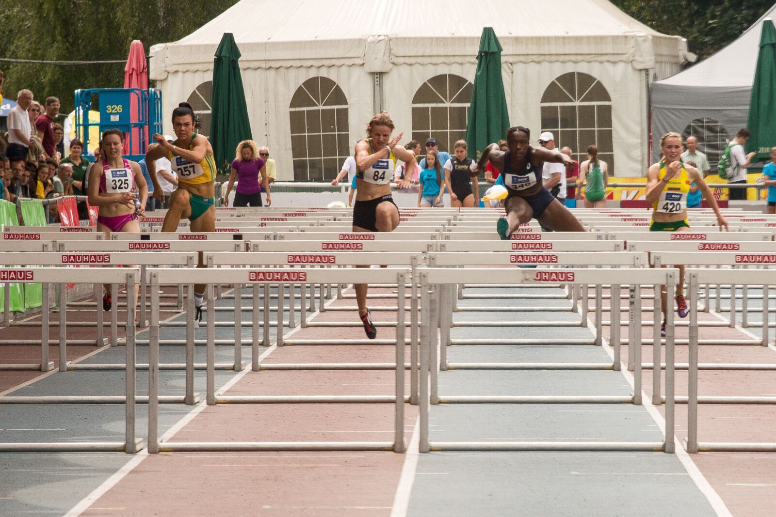 Canon EOS 70D + Canon EF 70-200mm F4L USM sample photo. Athletics, sport, hurdles photography