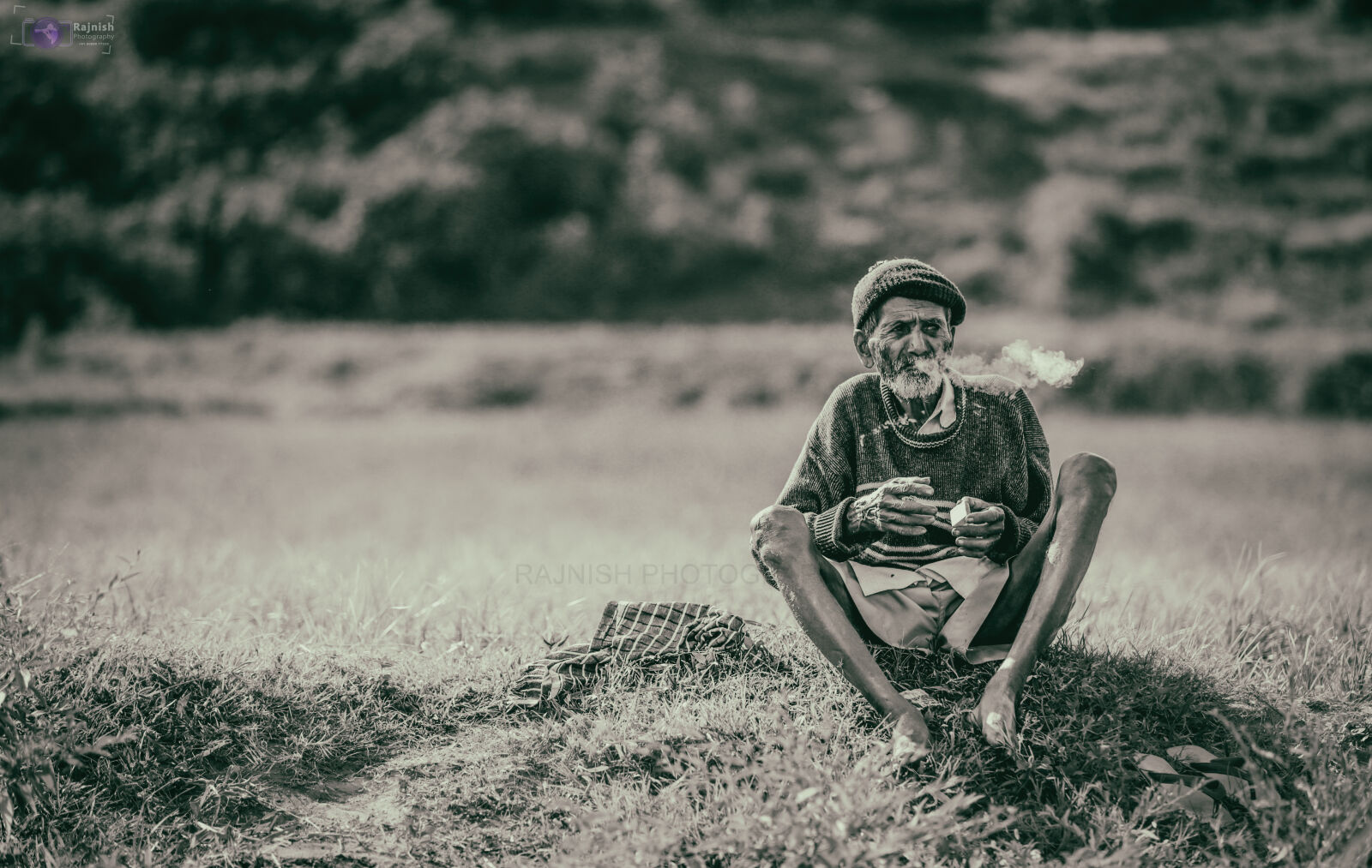 Canon EOS 5D Mark III sample photo. Old, man, smoking photography