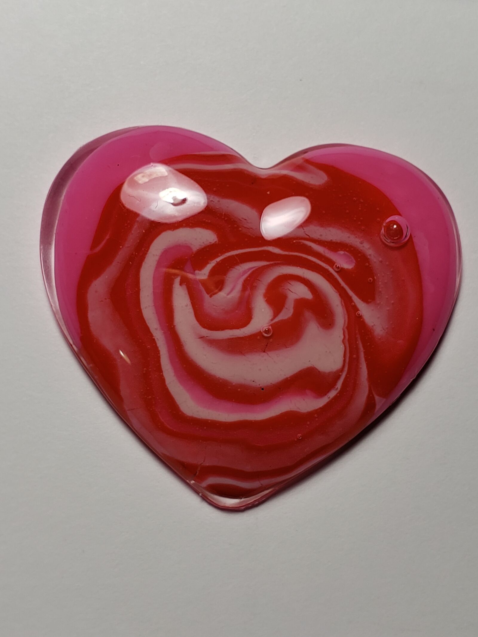 Samsung Galaxy S9+ sample photo. Resin, red, heart photography
