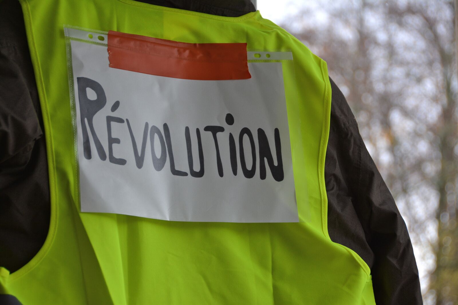 Nikon D7100 sample photo. Yellow vests, event, revolution photography