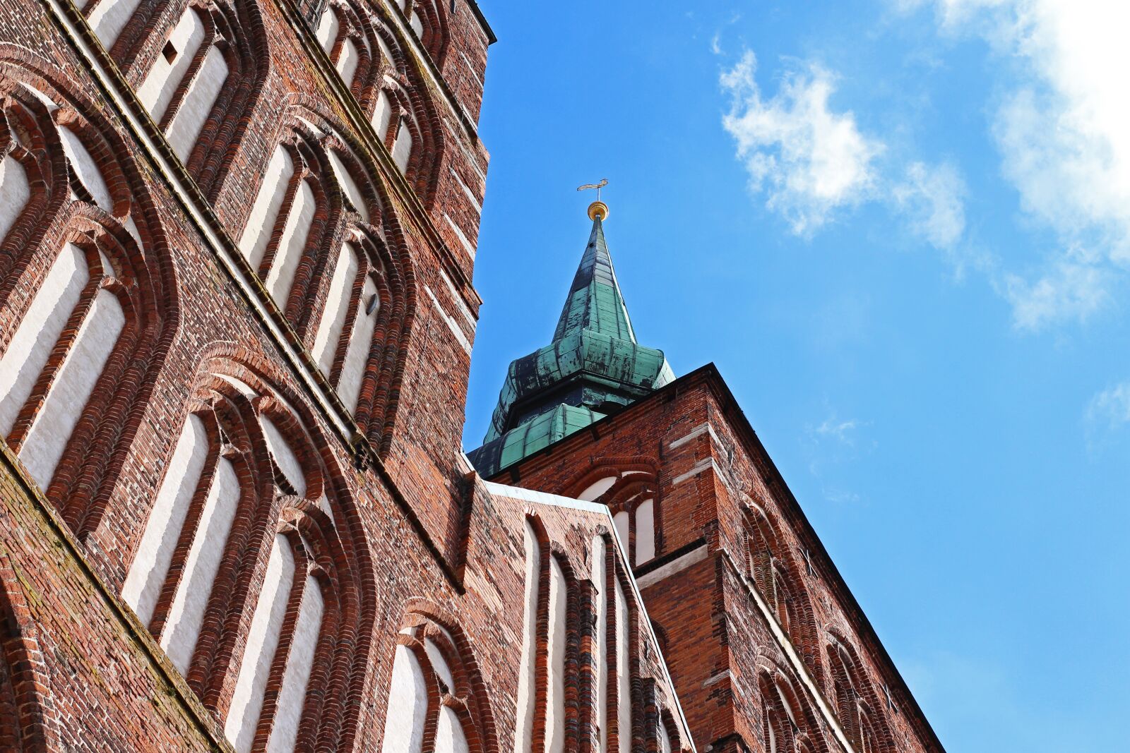 Canon EOS 700D (EOS Rebel T5i / EOS Kiss X7i) sample photo. Stralsund, nikolai church, town photography