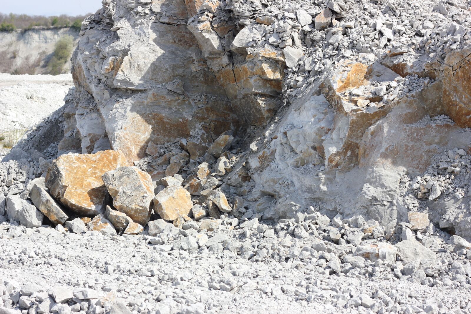Canon EOS 550D (EOS Rebel T2i / EOS Kiss X4) sample photo. Quarry, scree, stone demolition photography