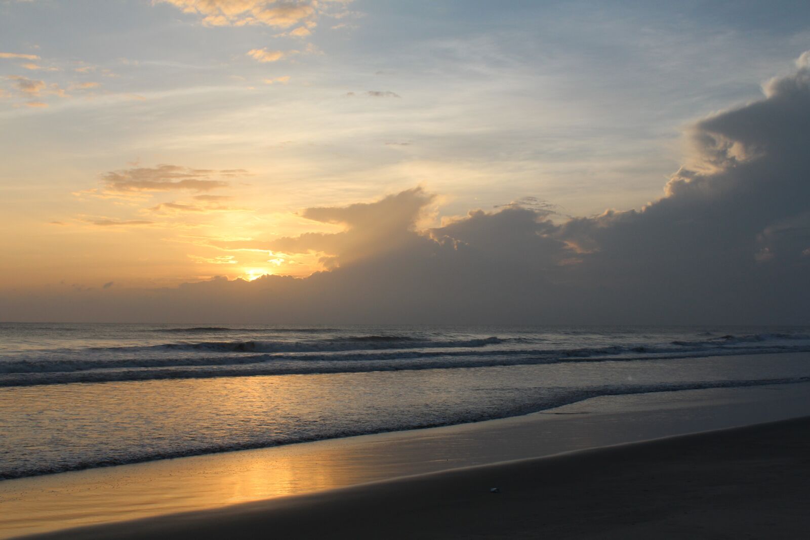 Canon EOS 600D (Rebel EOS T3i / EOS Kiss X5) sample photo. Beach, ocean, sunrise photography
