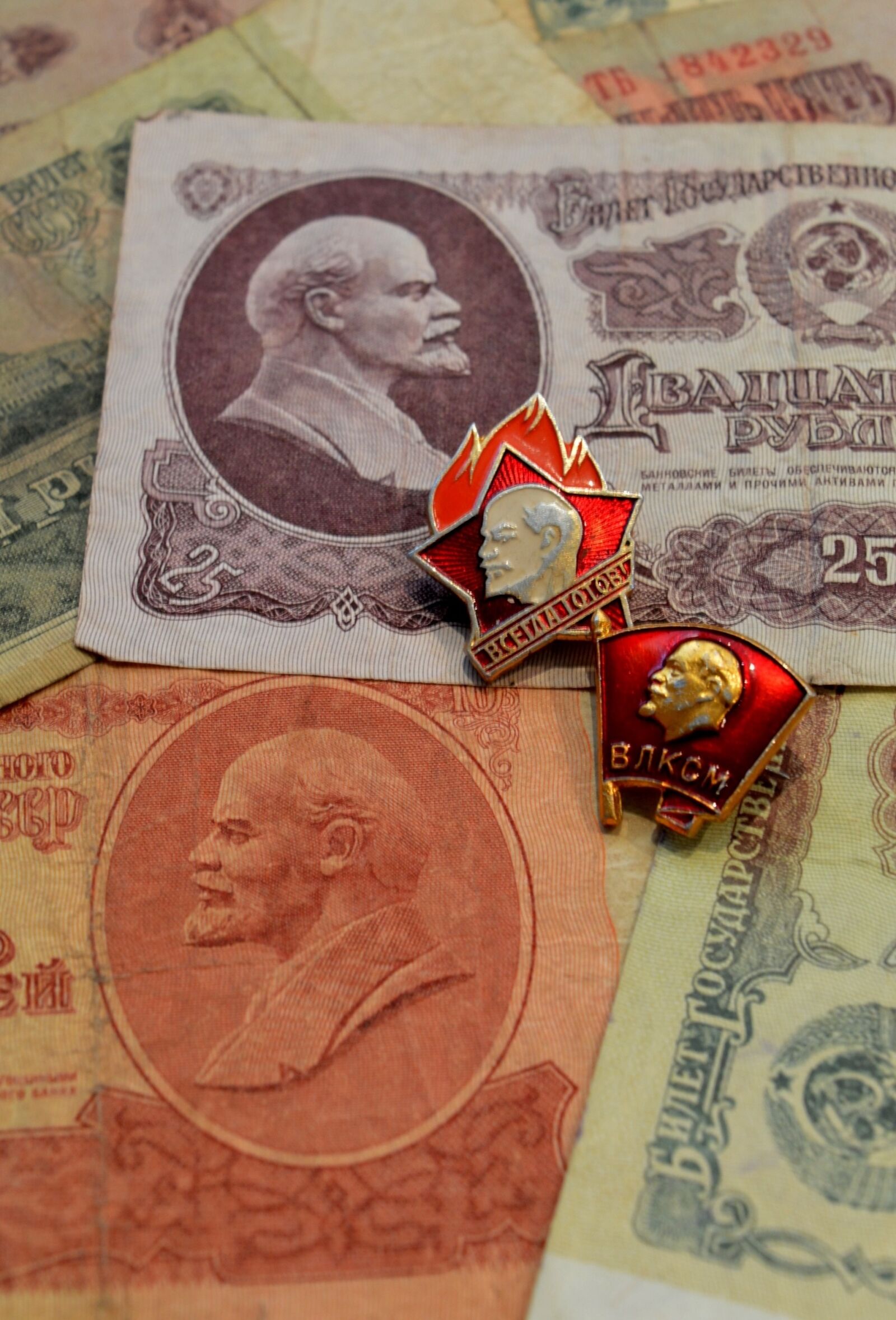 Nikon D3200 sample photo. Lenin, soevetskie money, soviet photography