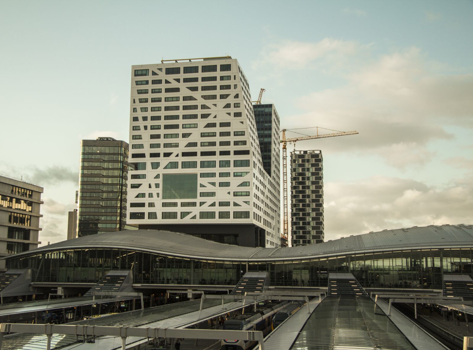 Canon EF-S 17-85mm F4-5.6 IS USM sample photo. Utrecht centraal, train station photography