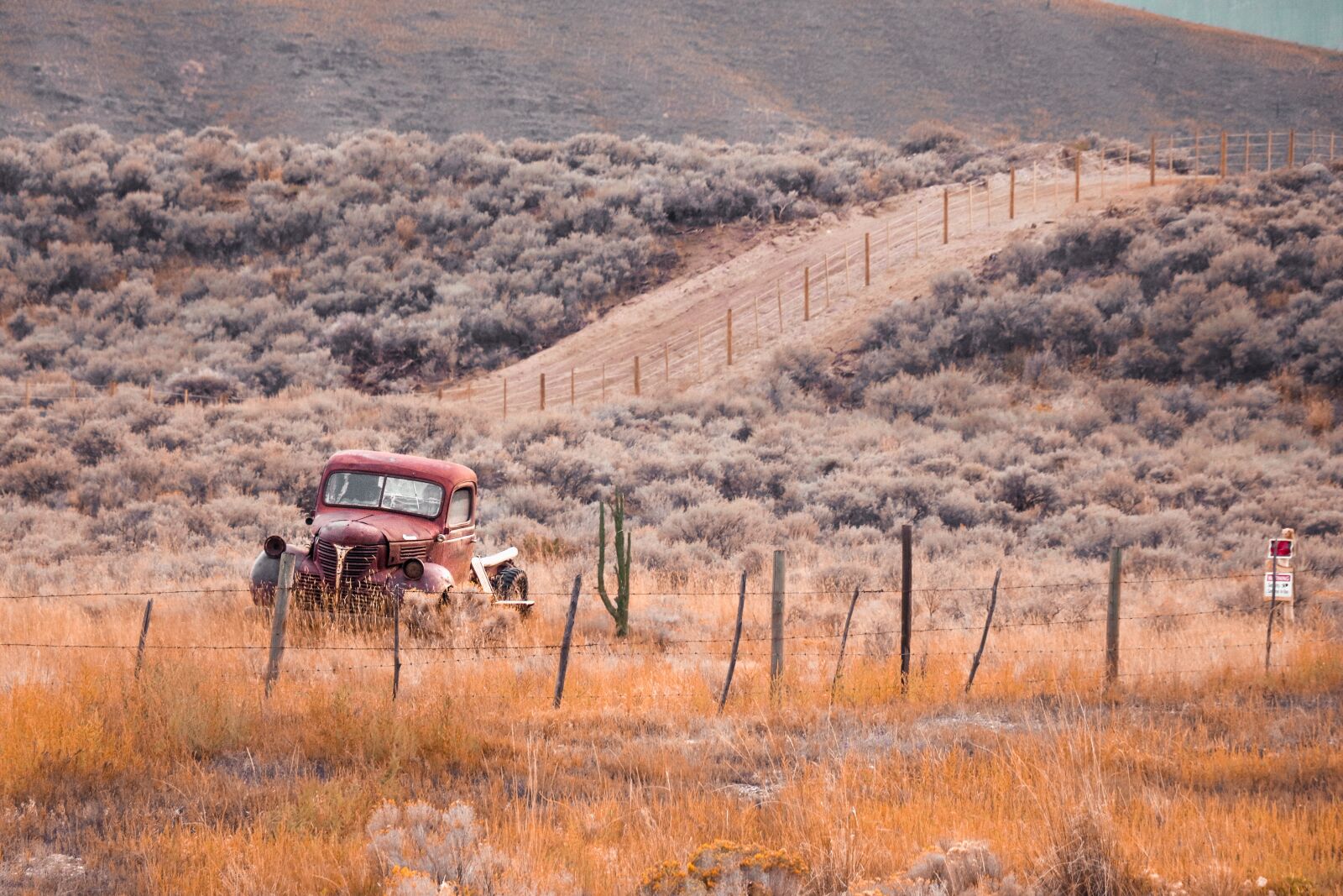 Canon EF-S 18-135mm F3.5-5.6 IS USM sample photo. Truck, auto, landscape photography
