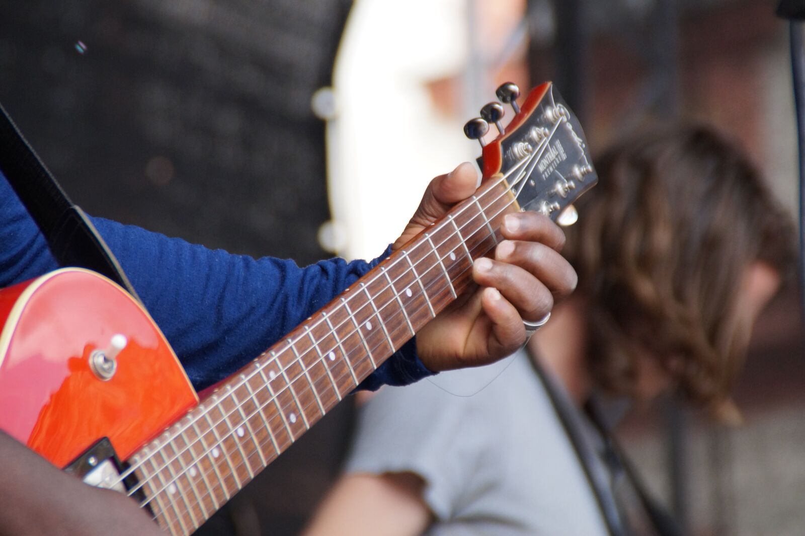 Sony DT 18-200mm F3.5-6.3 sample photo. Guitar, music, concert photography