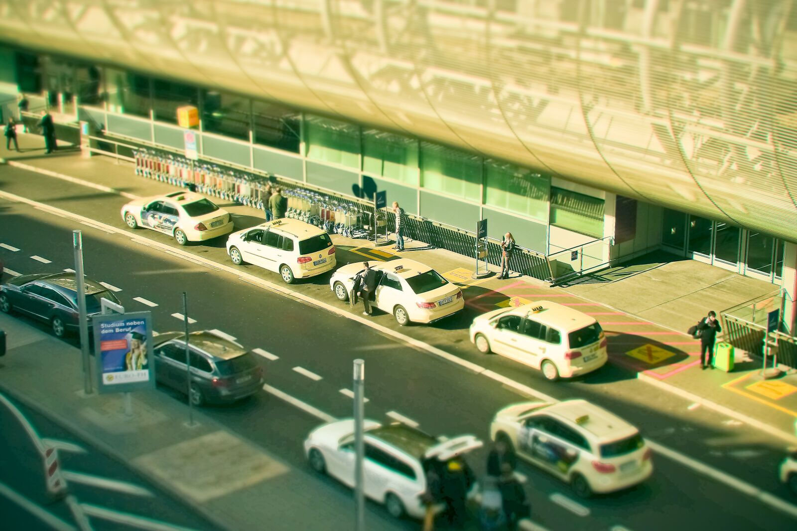 Olympus OM-D E-M10 sample photo. Road, taxi, traffic photography