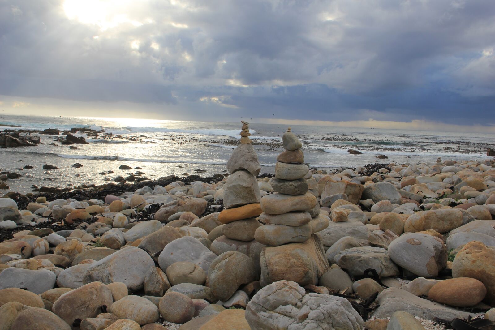 Canon EOS 550D (EOS Rebel T2i / EOS Kiss X4) sample photo. Stones, sea, sunset photography