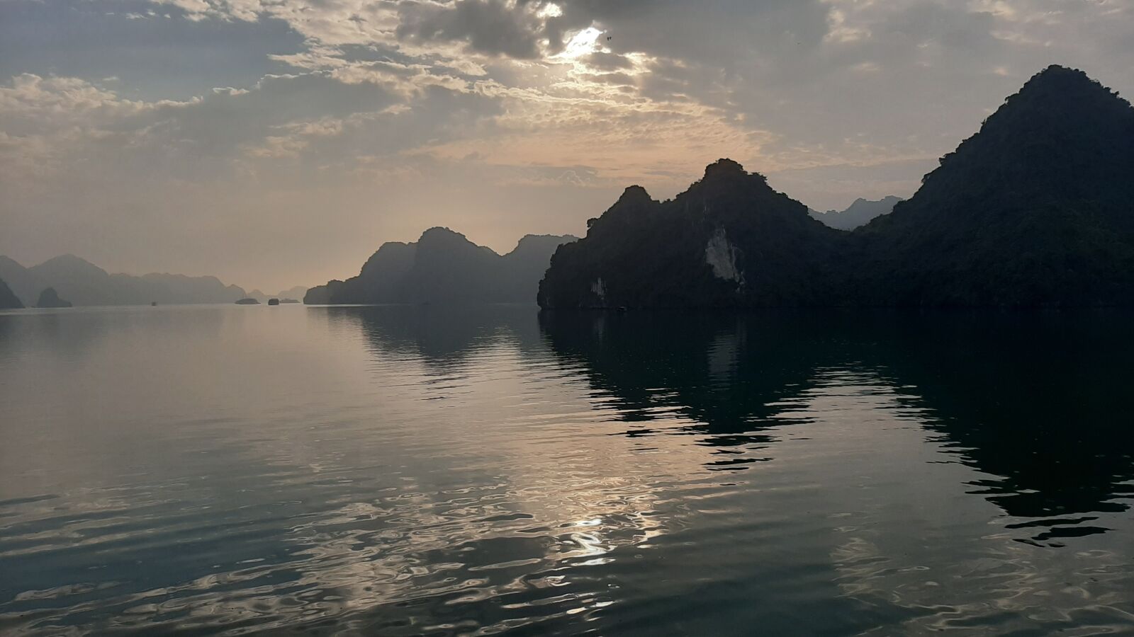 Samsung Galaxy A50 sample photo. Vietnam, halong bay, halong photography