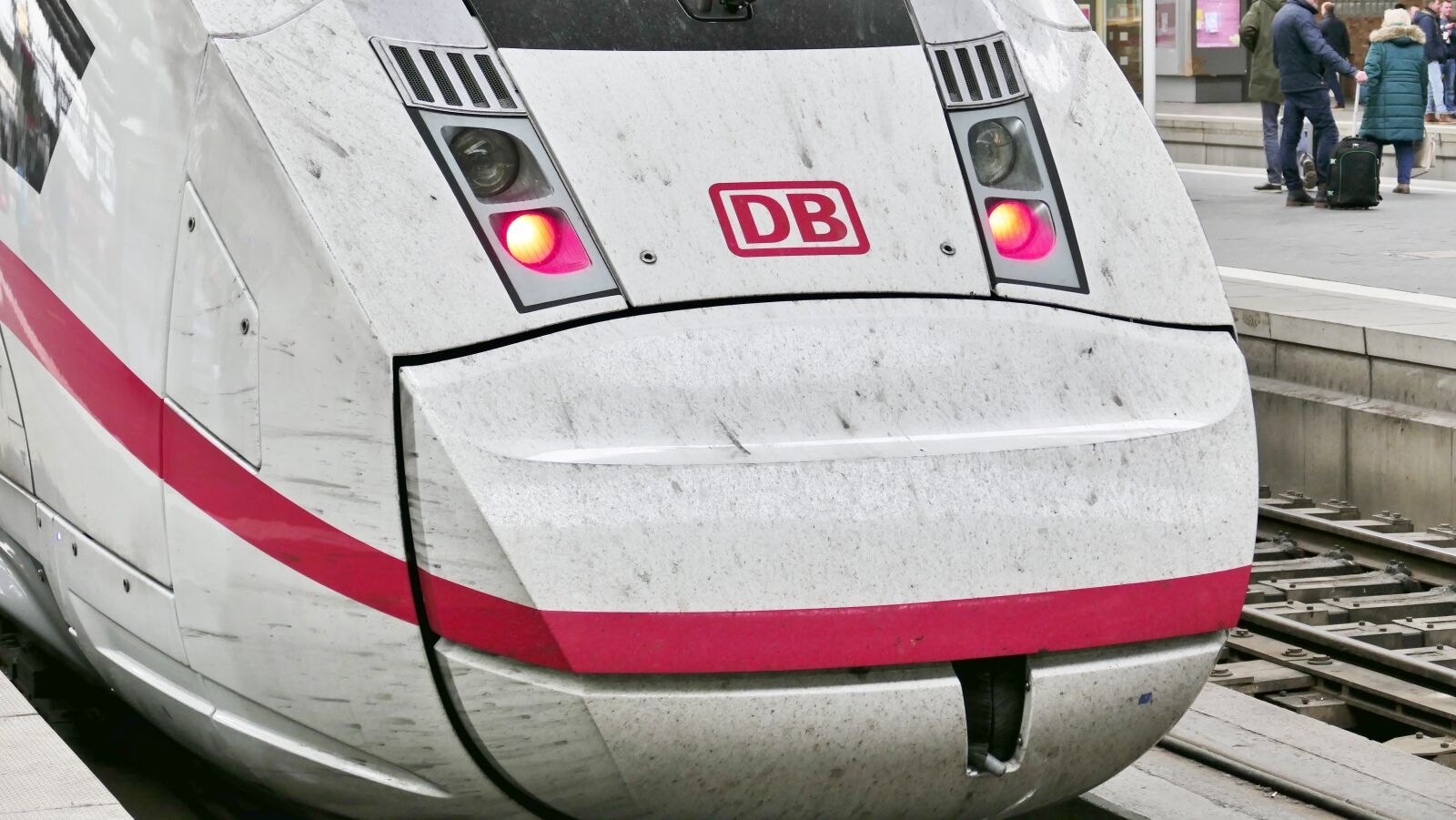 Panasonic Lumix DMC-FZ1000 sample photo. Train, railway, locomotive photography
