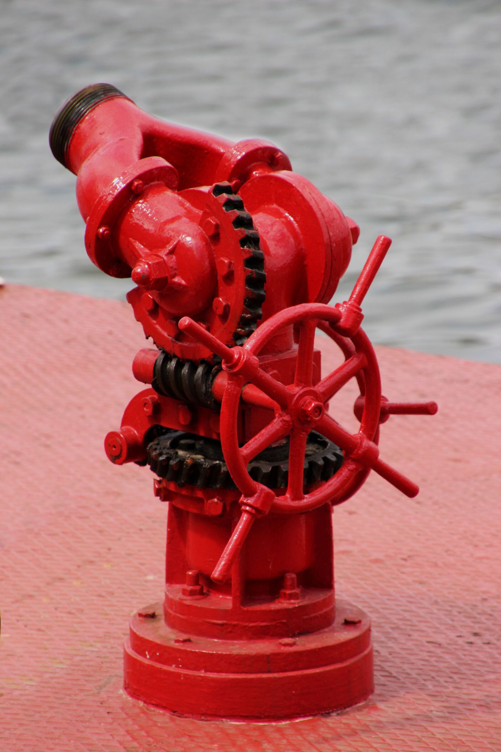 Canon EOS 700D (EOS Rebel T5i / EOS Kiss X7i) + Tamron 16-300mm F3.5-6.3 Di II VC PZD Macro sample photo. Fire hydrant, red, fire photography