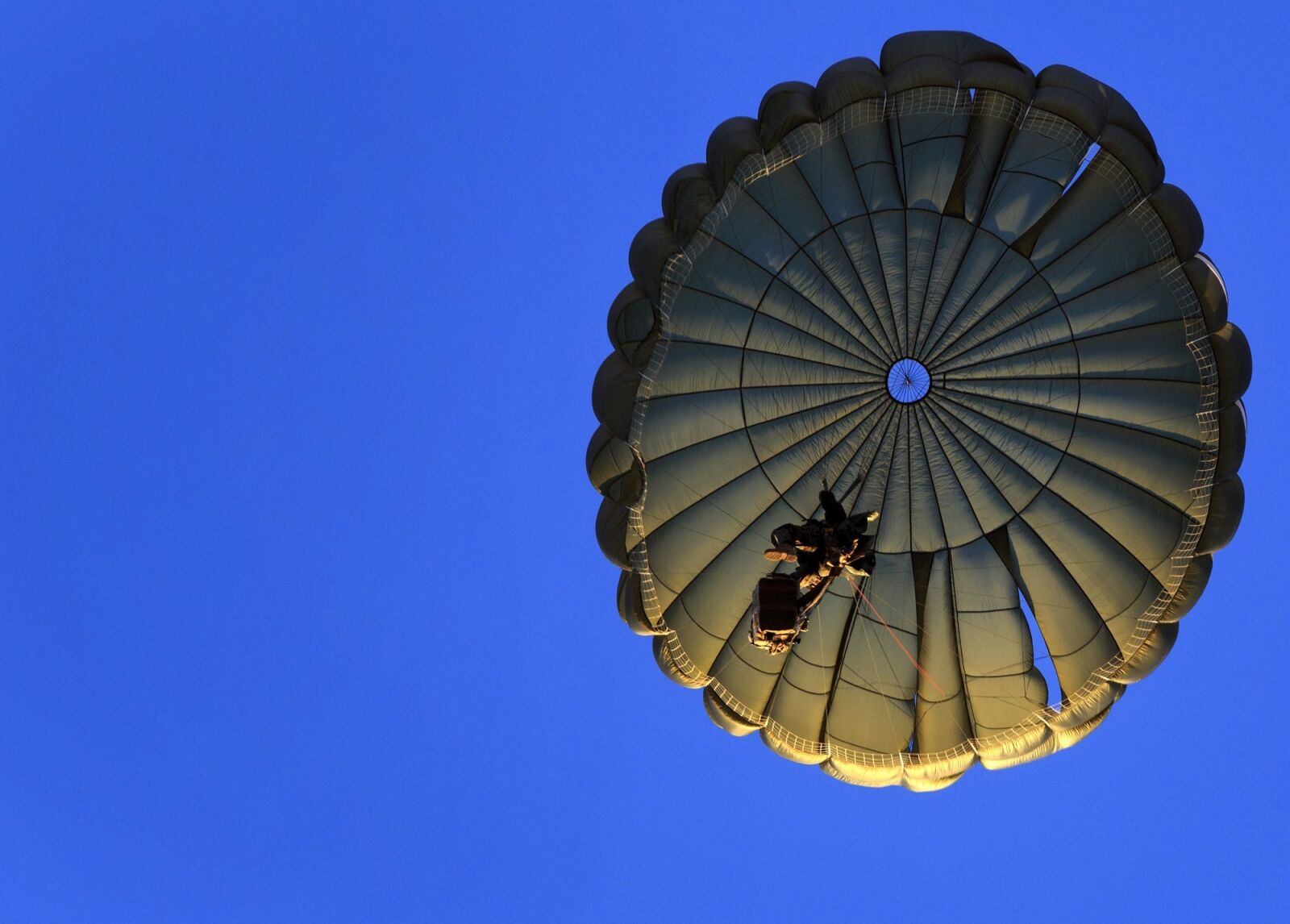 Canon EOS 5D Mark III sample photo. Parachute, skydiving, parachuting photography
