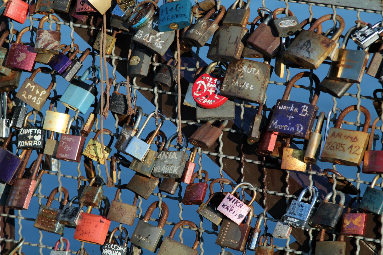 Canon EOS 1200D (EOS Rebel T5 / EOS Kiss X70 / EOS Hi) sample photo. Padlocks, love, bridge photography