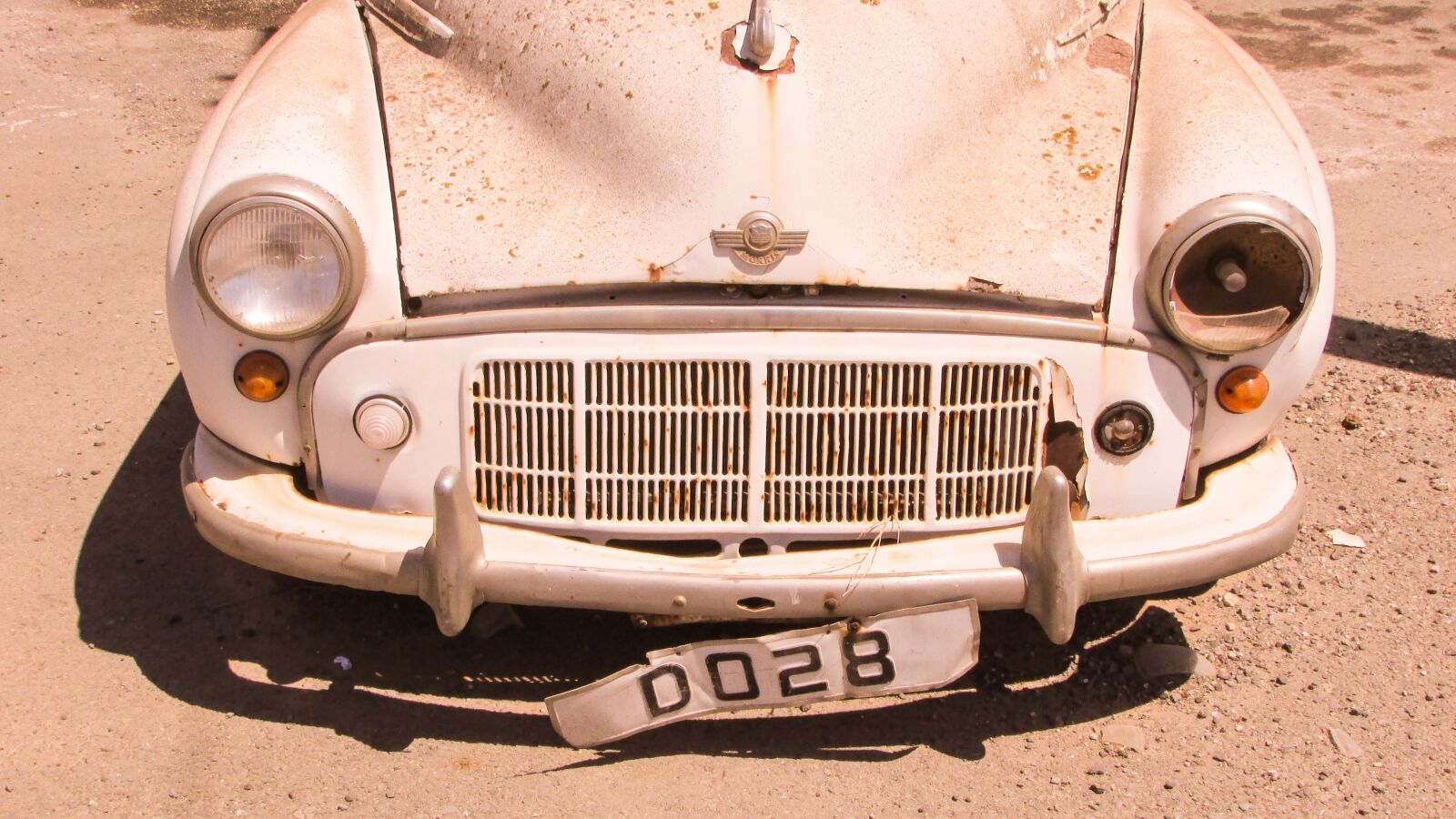 Canon PowerShot SX400 IS sample photo. Morris, car, old abandoned photography