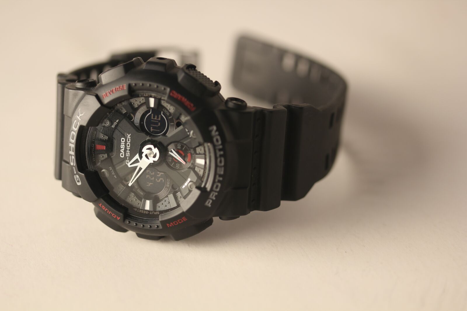 Canon EOS 550D (EOS Rebel T2i / EOS Kiss X4) sample photo. Watch, electronic, black photography