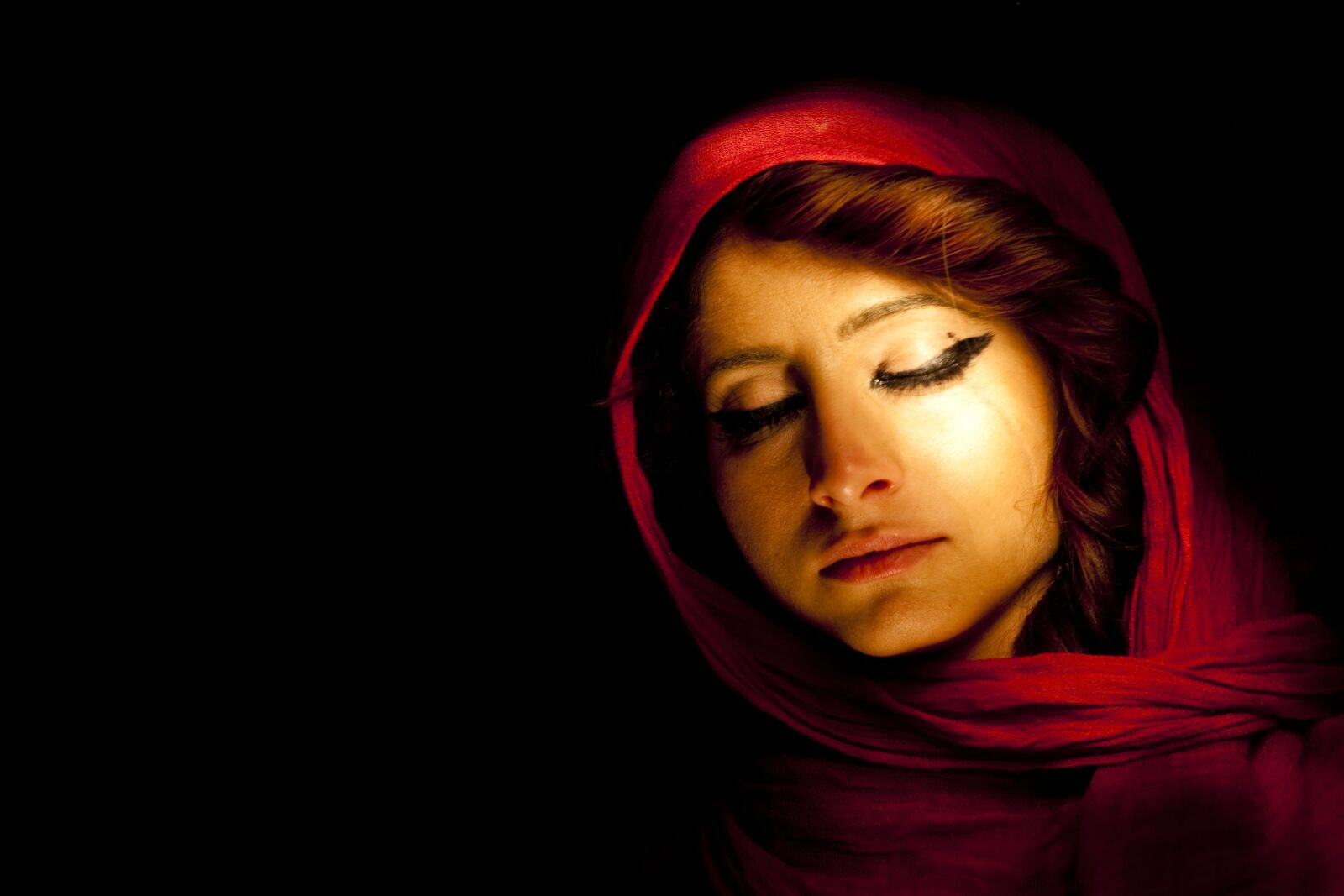 Canon EOS 5D sample photo. Portrait, light coloring, red photography