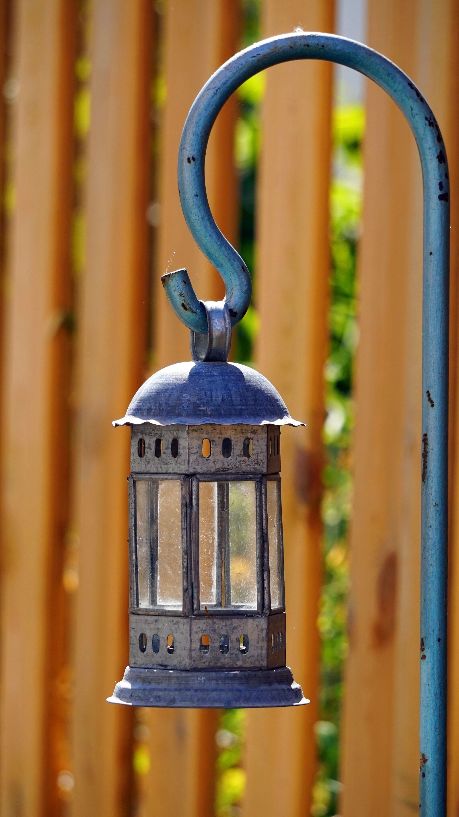Sony Alpha a5000 (ILCE 5000) + Sony E 55-210mm F4.5-6.3 OSS sample photo. Lantern, garden decoration, lamp photography